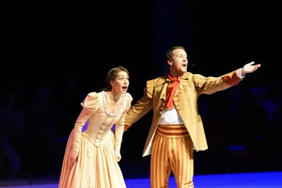 Illustration onstage - Image 1