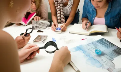 Illustration prizes - Image 1