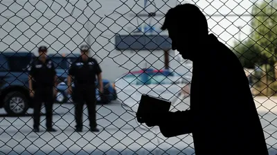 Illustration smuggle - Image 1