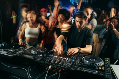 Illustration break - Image 1