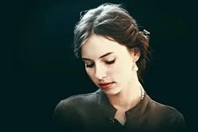 Illustration demure - Image 2