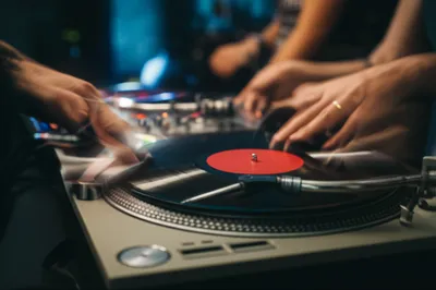 Illustration scratched - Image 1