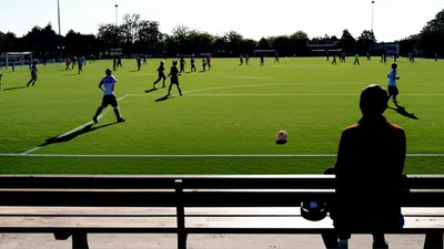 Illustration sidelined - Image 1