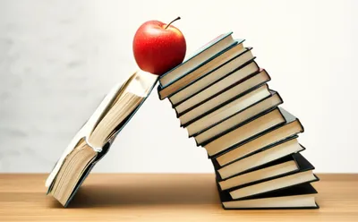 Illustration precariously