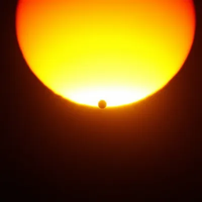 Illustration eclipsed - Image 1