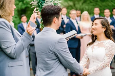 Illustration officiant - Image 1