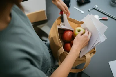 Illustration hustling - Image 1