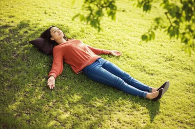 Illustration reclining - Image 1