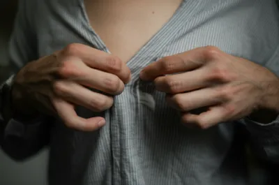 Illustration unbuttoned