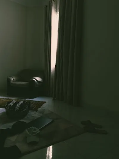 Illustration disarrayed - Image 2