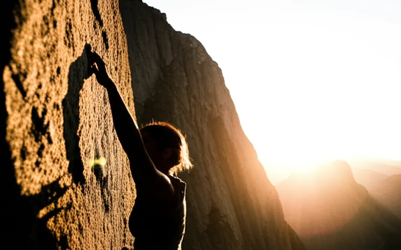 Ilustración visual de la palabra "climbing" - Escalar, ascender