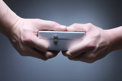 Hình ảnh minh họa stranglehold - Ảnh 1