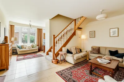 Illustration down - Image 1