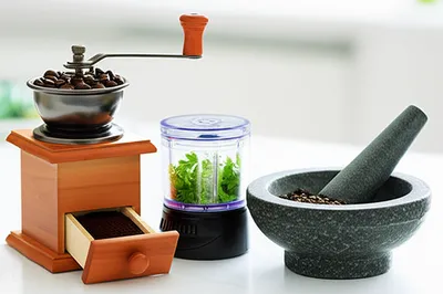 Illustration grinders - Image 1