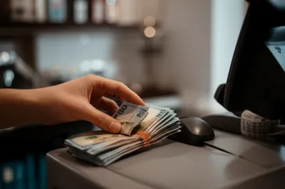 Illustration skimming - Image 1