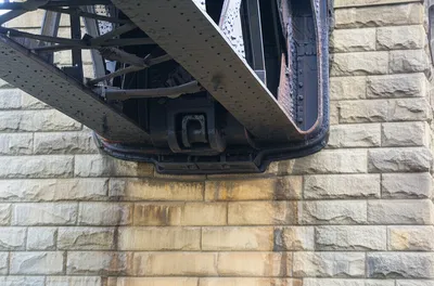 Illustration pedestal - Image 1