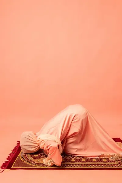 Illustration prostrating - Image 2