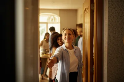 Illustration hosts - Image 1