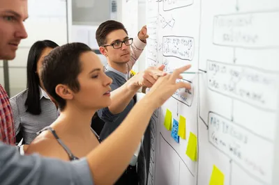 Illustration huddle - Image 1