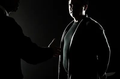 Illustration underhanded - Image 1