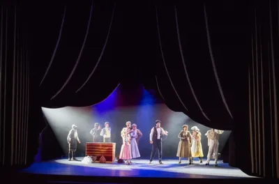 Illustration curtains - Image 1