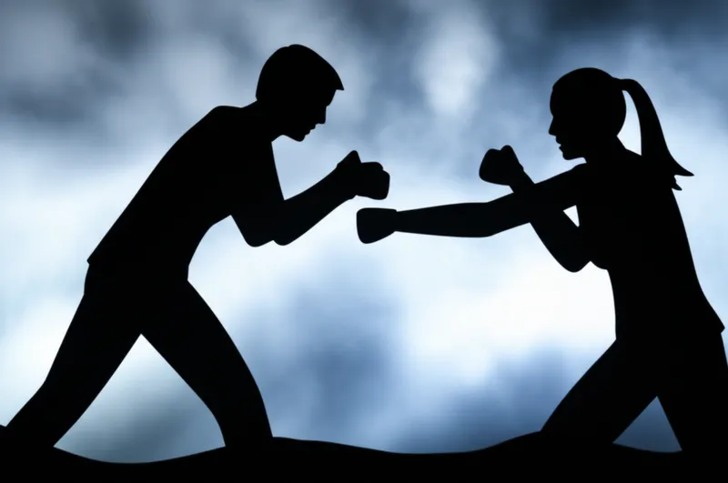 توضيح مرئي للكلمة "fighting" - القتال، النضال