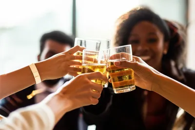 Illustration cheers - Image 1