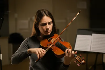 Ilustración visual de la palabra "studied" - Estudiado, aplicado, cuidadoso