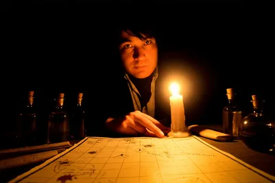 Illustration intrigued