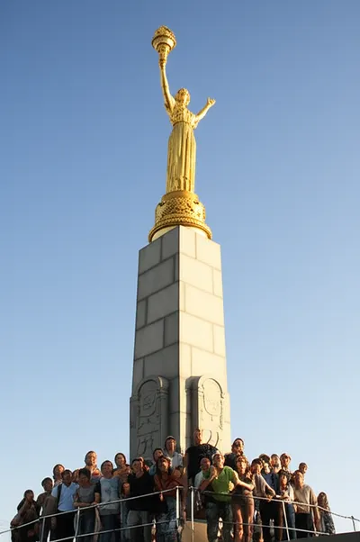 Illustration repute - Image 1