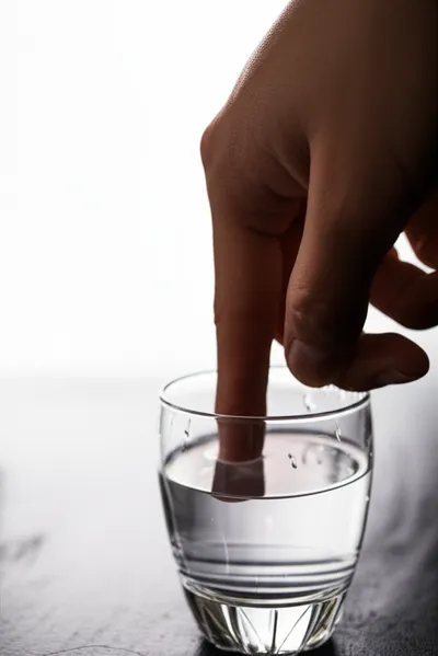 Illustration guarded - Image 1