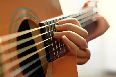 Illustration strumming