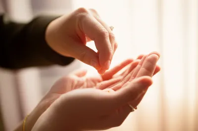 Illustration administering - Image 1