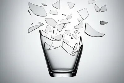 Illustration shattering - Image 1