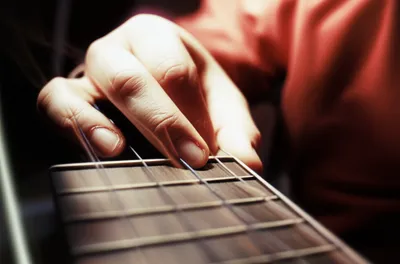 Illustration strumming - Image 1