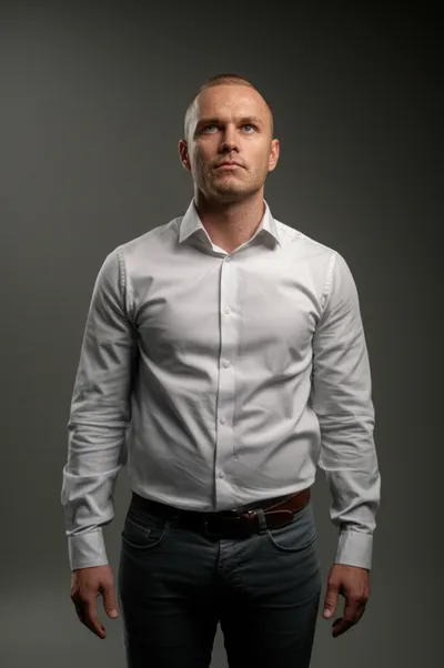 Illustration pose - Image 1