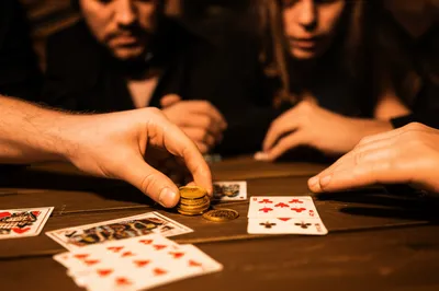 Illustration vying - Image 1