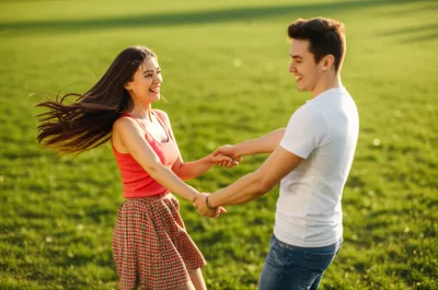 Illustration swings - Image 1