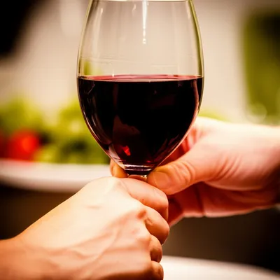 Illustration cupped - Image 1