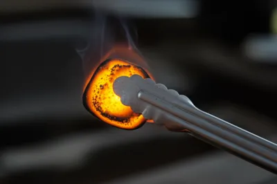 Illustration tongs - Image 1