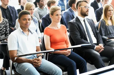 Illustration sitting - Image 1