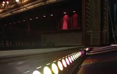 Illustration footlights - Image 2