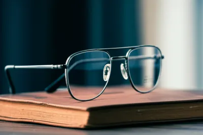 Illustration bins - Image 1