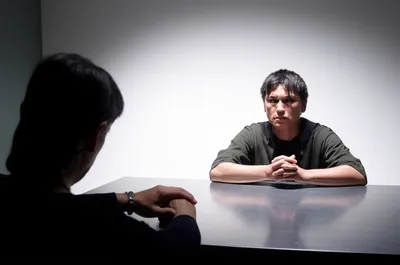 Illustration interrogating