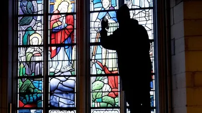 Illustration desecrating - Image 1