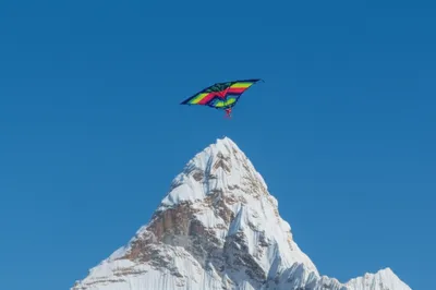 Illustration surmounted - Image 1