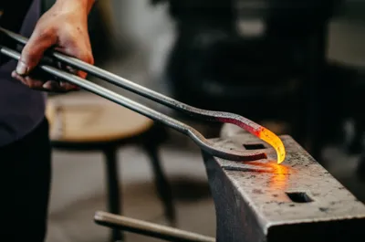 Illustration tongs - Image 1