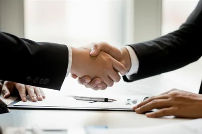 Illustration negotiating - Image 1