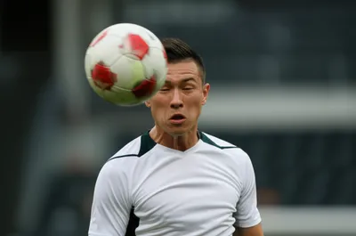 Illustration glancing - Image 1