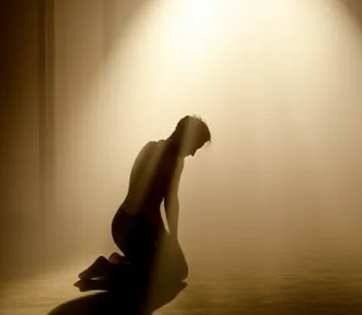 Illustration embraces - Image 1